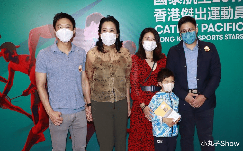 朱玲玲|郭晶晶婆婆朱玲玲真放得开，性感透视装秀身材，63岁依旧风韵犹存