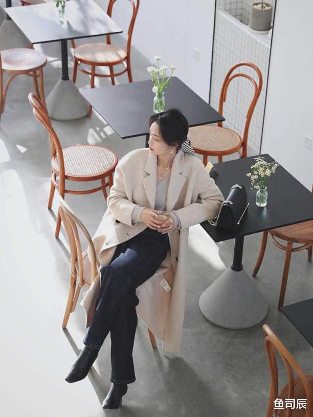 鱼司辰 初冬的正确打开方式，大衣+靴子才是王炸组合，简直太保暖