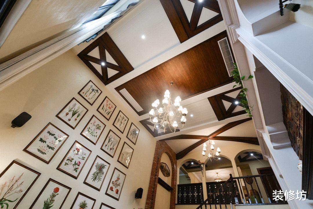 装修坊|美式乡村风的设计，楼梯都特别用心，每一步都是不同的风景