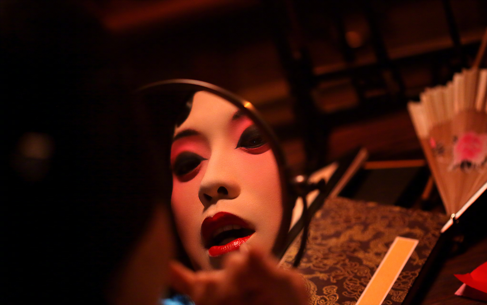 撒贝宁|从乞丐到赤伶,誓不为明星的李玉刚,凭什么得到人民日报的肯定?