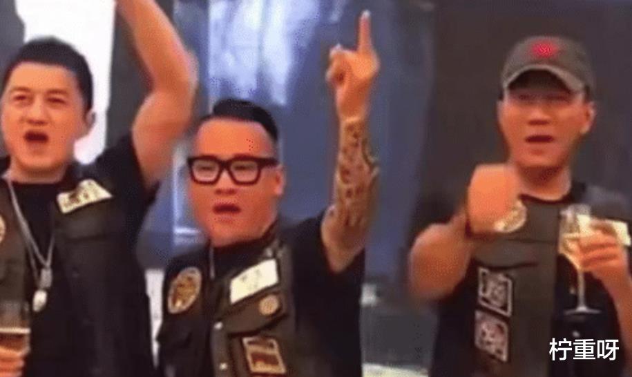 柠重呀|继林生斌被扒后，曝杨坤也与兄弟堂有关？活动照片曝出引热议