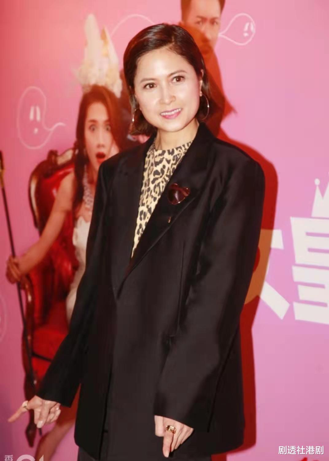 邵美琪|依旧明艳照人！前TVB知名女星淡妆出席阔太聚会，56岁至今单身一人