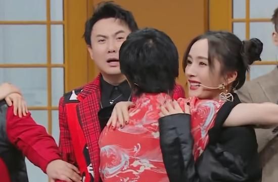 华晨宇|华晨宇把杨幂搂进怀里, 有谁注意他手放的位置, 替张碧晨感到不值