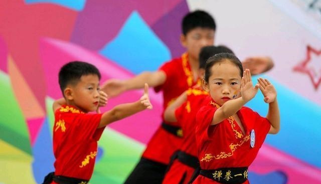 王俊凯|真以为是都美竹凭借一己之力干掉吴亦凡？这个信号预示着什么？