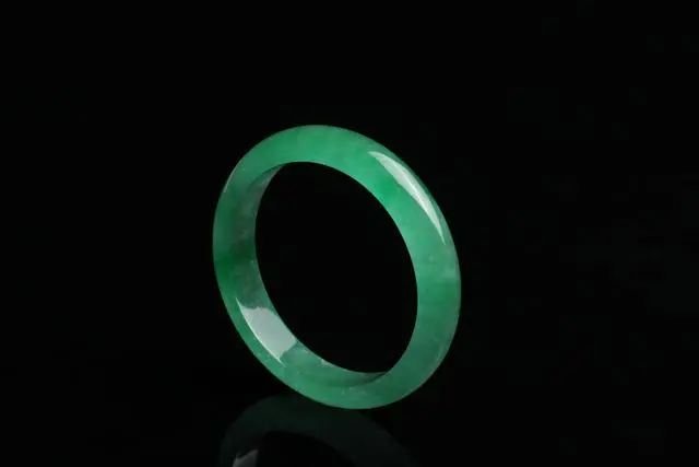 翡翠|翡翠的正色和偏色，你会分辨吗？