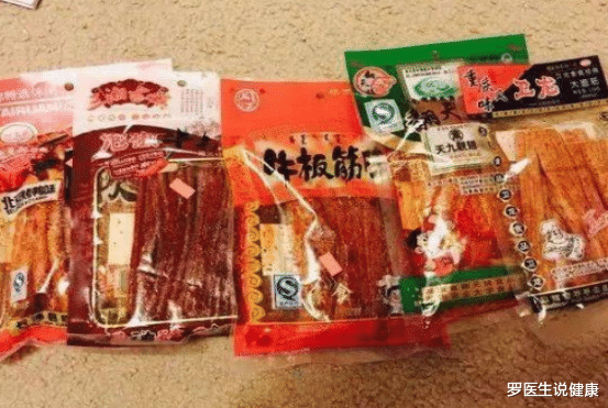 罗医生说健康|吃一次等于吃6个塑料袋，很多父母还往娃嘴里塞，医生怒斥：无知