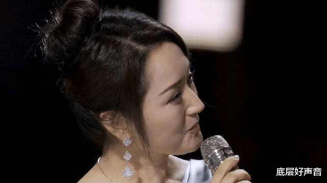 杨钰莹|杨钰莹晒中秋素颜照，50岁宛若20岁，网友：你影响了我们家三代人