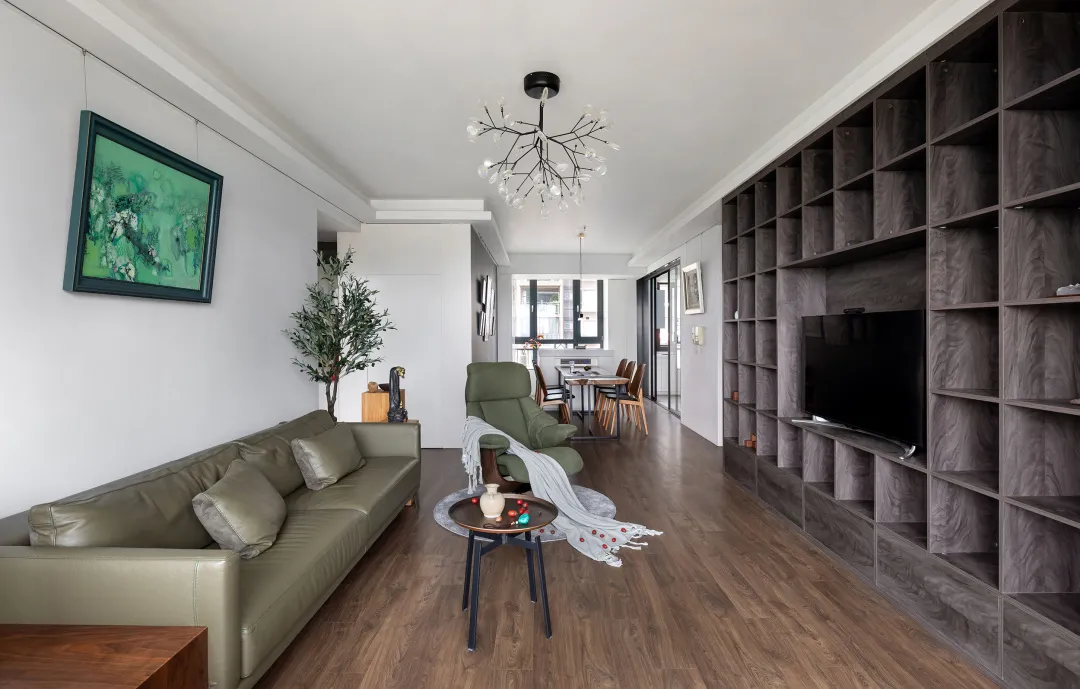 96㎡旧房翻新，极简原木风温馨舒适