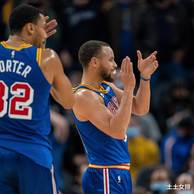斯蒂芬·库里|吹爆库里！在篮网主场被喊MVP，前NBA名宿：潮流的引领者