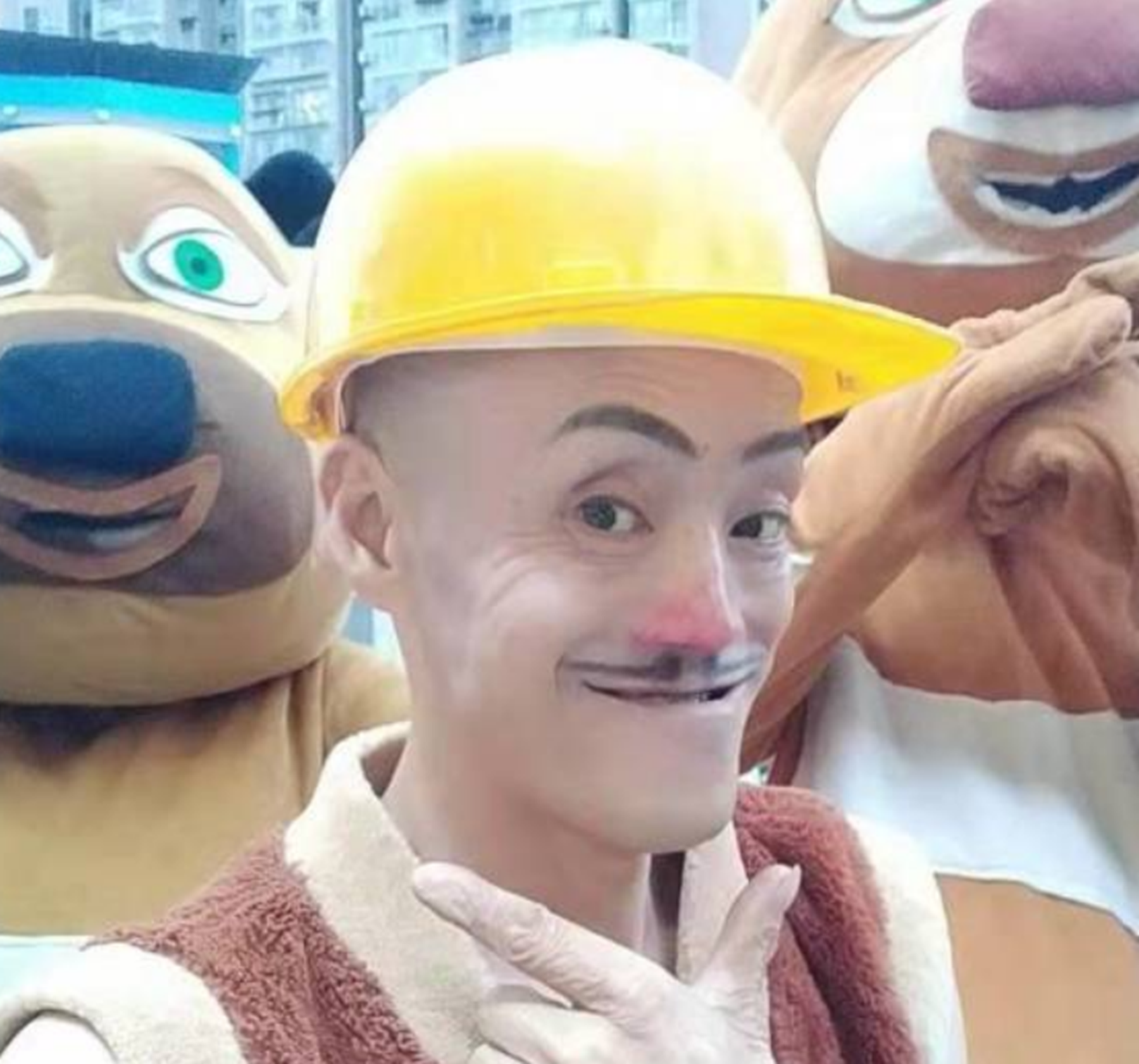 郑爽|52岁“光头强”：热度消散无人理，卖掉豪车换摩托，娇妻也跑了