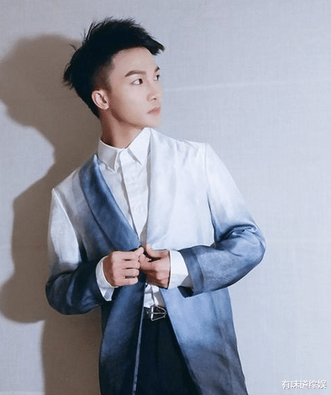 周深|歌手“包装”有多狠? 肖战、迪玛希不算啥, 周深“整容式”逆袭