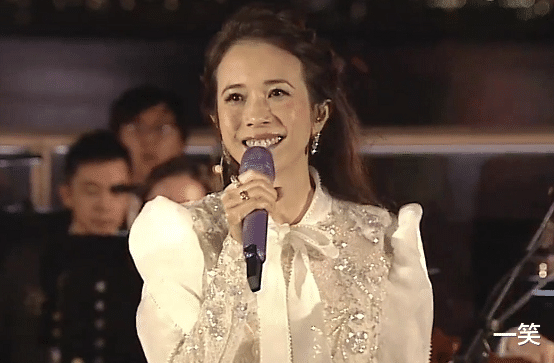 音乐会|《想你张国荣》音乐会圆满结束，62岁唐鹤德现身观看，两鬓斑白