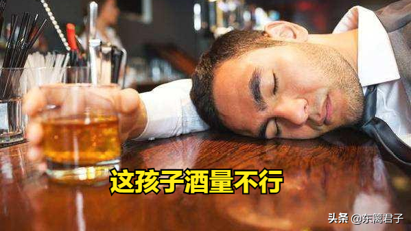 东篱君子 公司小张准备请假回家，父亲给他介绍了对象，真是难为他了 。