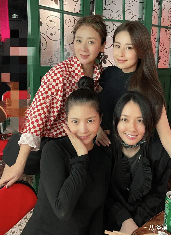 王灿|王灿与郭碧婷颖儿小李琳聚会，四位辣妈全是素颜，一个比一个漂亮