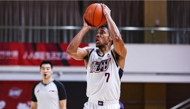 張寧|6場平均18分，難怪他能成榜眼，甩開大學隊友張寧，郭士強有眼光