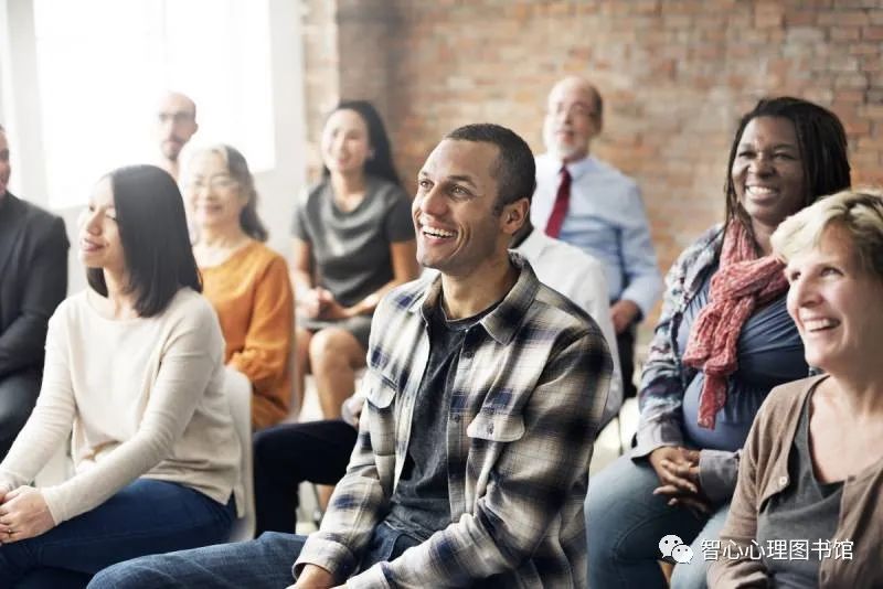 智心心理|《乌合之众》：是里程碑式的名著还是时代下偏激观念的产物？