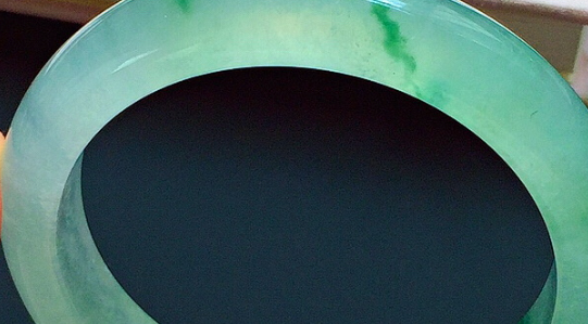 翡翠|翡翠不管什么人都能够佩戴，但可不能随便送，先了解这些