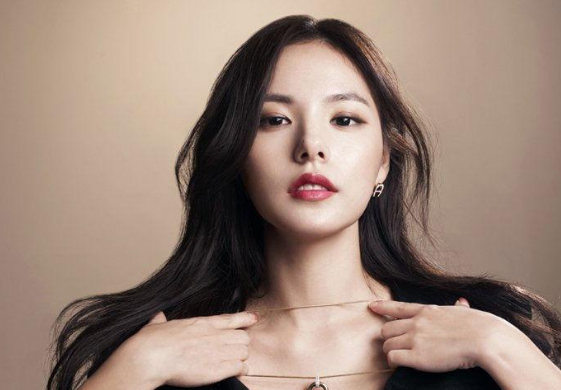 闵孝琳|有着完美身材的闵孝琳，现在事业起色很好，已经做到名利双收