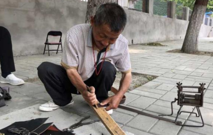 市场上20元一根现割的“牛皮带”，很多人买，是真的吗？