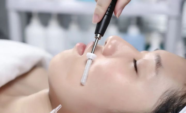 萌萌一笔|面部长斑,该怎么定制皮肤管理?