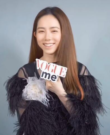 邓紫棋|有一种“整容”叫邓紫棋卸妆，鼻子突出苹果肌消失，网友：认不出