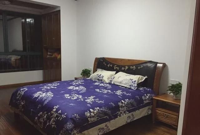 我和老公把新房装好了，亲戚一看，都说简直不像年轻人住的！