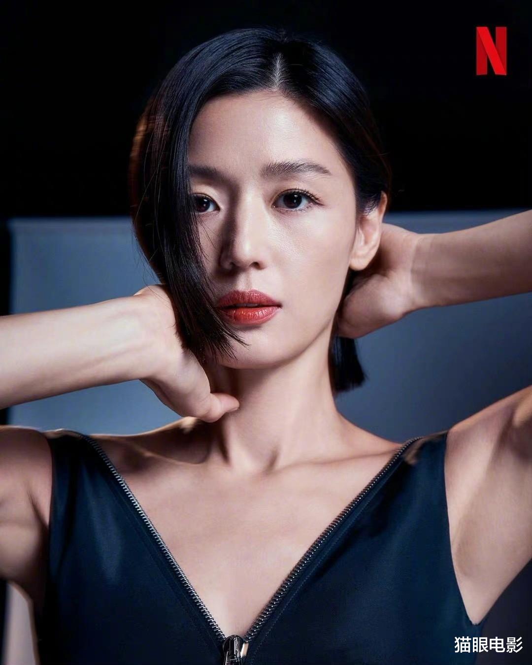 甄嬛传|39岁全智贤气场太强，脚踩恨天高秀锁骨，网友：下巴一抬谁都不爱