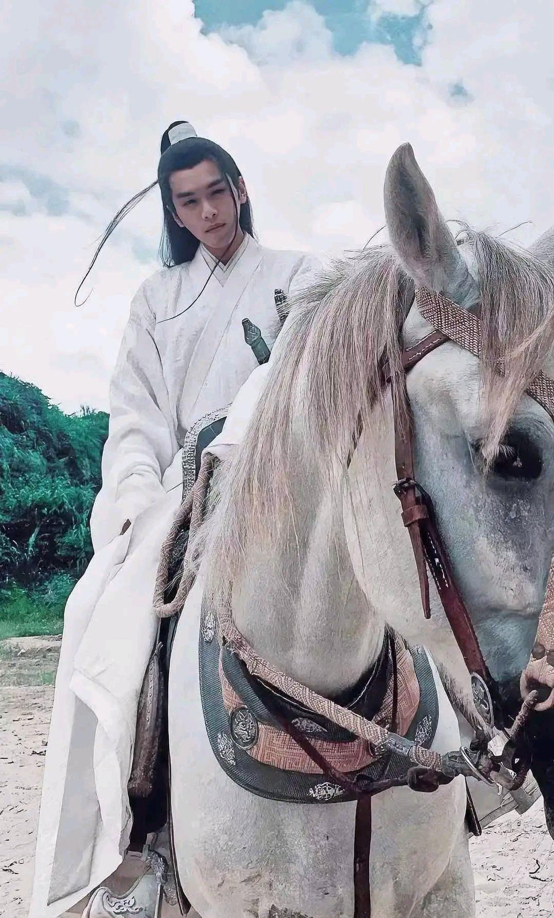 王珞丹|李小萌坐月子花40万?姜泥是真正的大女主?李承铉的举动太可爱?