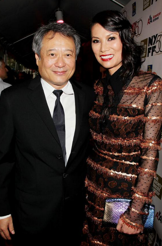 美人哒 服了邓文迪的审美，如此花哨的裙装都能穿出高级感，气质真不一般