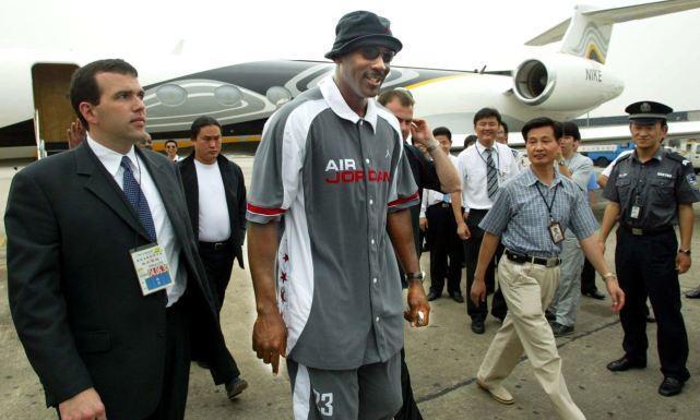 斯蒂芬·库里|詹姆斯中国行,科比中国行,库里中国行,没有对比就没有尴尬!