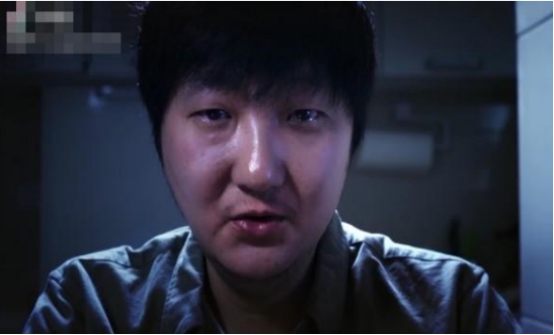 叶师傅侃娱乐 王大治和母亲厨房录视频，两母子如复制黏贴，一边庆生一边哭泣