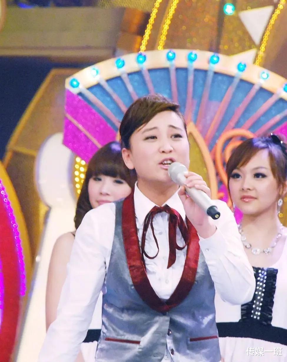 贾玲|除了母亲李焕英，供养贾玲9年的她，也该有姓名