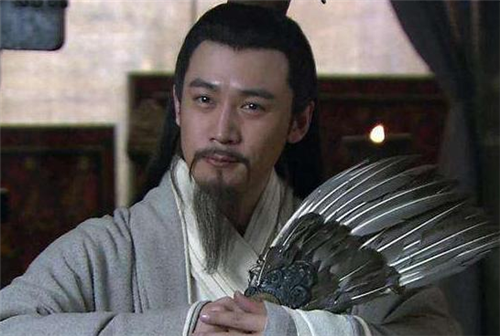 庞统|诸葛亮一生鞠躬尽瘁，为何庞统临死前对刘备说：主公你被他骗了