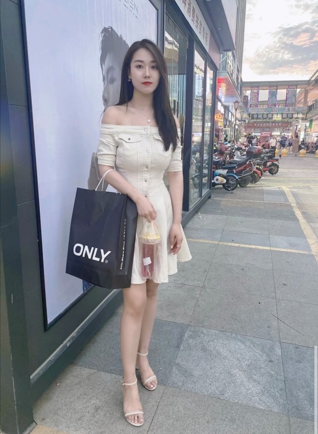 27君|一字肩连衣裙，做夏日里的雅致小女人！