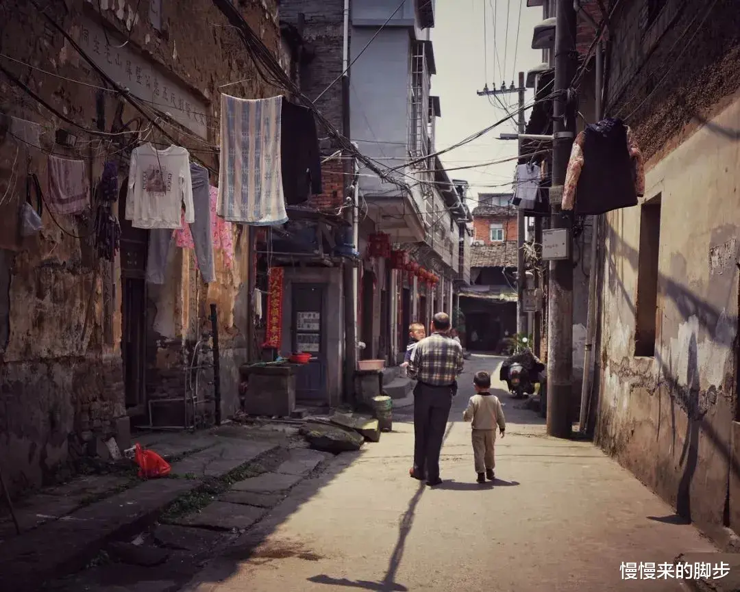 慢慢来的脚步|妈妈私奔15年，  爸爸爱上初恋，我的人生该怎么办？