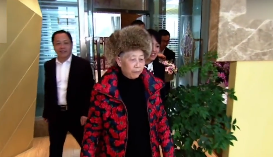 四面观察 大儿子房地产烂尾，小儿子偷换原料，老干妈的辣椒帝国还能撑多久