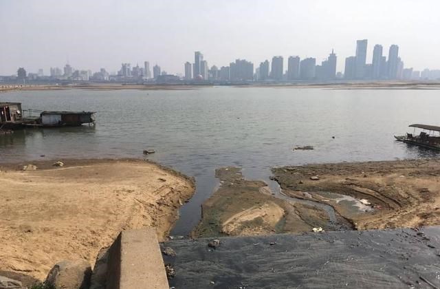 江西|江西一钓鱼人请江边老人下水捞鱼竿,老人沉入江心再未起来