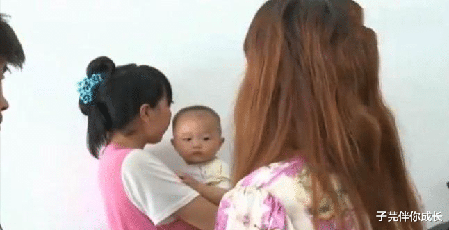 子芫伴你成长 妙龄女孩爱上50岁大哥，与原配是闺蜜3人同住一屋：他对我是真爱