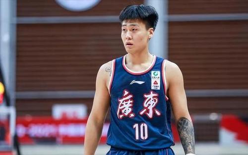 易建聯(lián)|感謝姚明，感謝張鎮(zhèn)麟，中國(guó)男籃第一中鋒終于回來(lái)了，杜鋒等到了