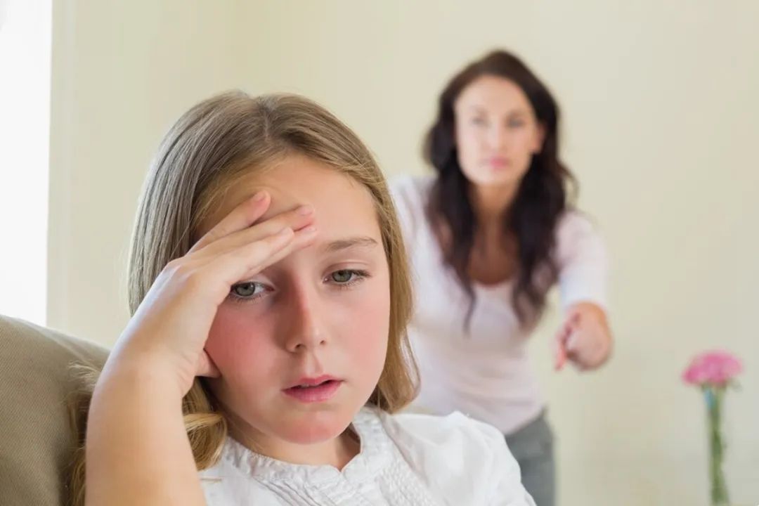 饭饭妈妈育儿|娃被吼时沉默,不是在反省而是另有隐情,知道真相后你还敢吼他?