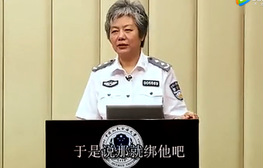 软妈硬爸|扇耳光、扒衣服, 13岁女孩被虐10小时:养废一个孩子,这2个字就够了