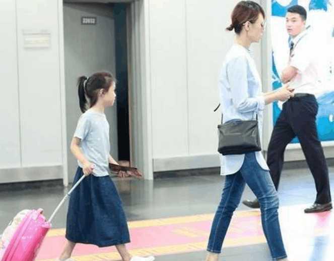 袁泉|袁泉和夏雨的女儿夏哈哈美的不可方物，完美的遗传母亲的基因