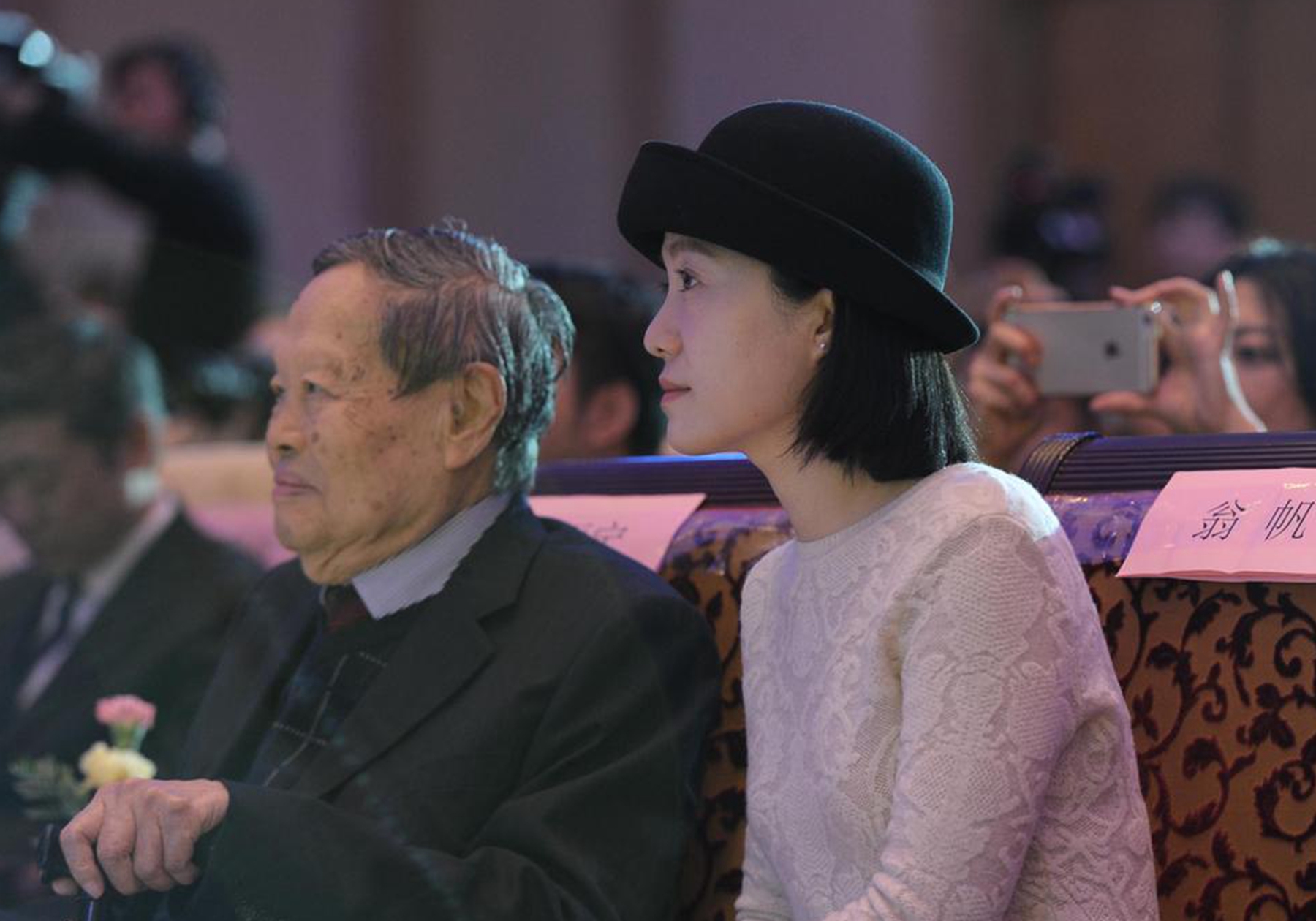 杨振宁|牵手17年，98岁杨振宁允许妻子改嫁，但财产全部归子女所有