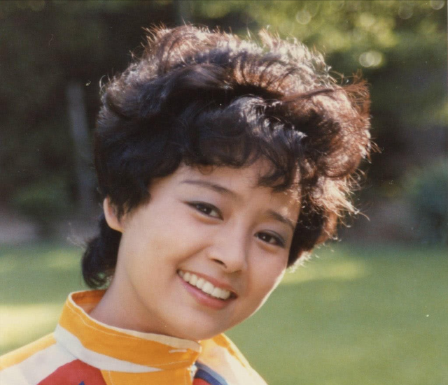 张瑜|张瑜：23岁凭一吻成名，离婚后选择不婚，如今64岁没孩子也幸福