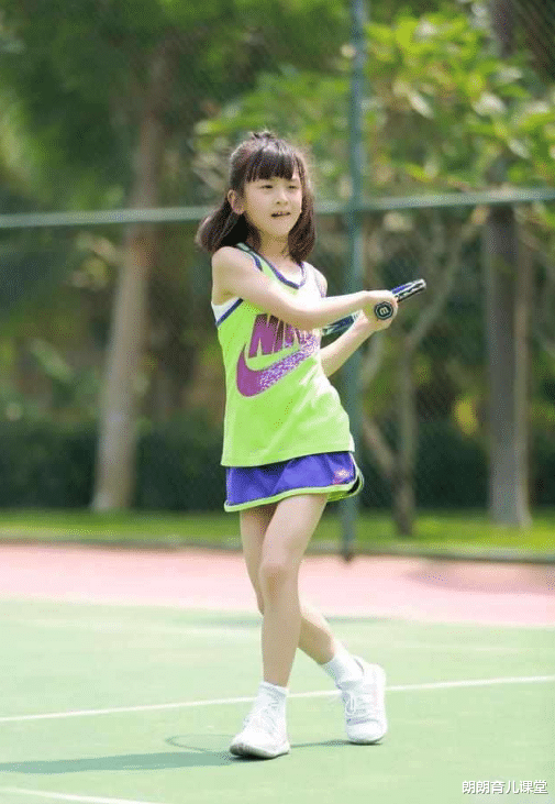 刘亦菲|有种尴尬叫“女像父”，12岁森碟近1米7，长相与田亮复制粘贴