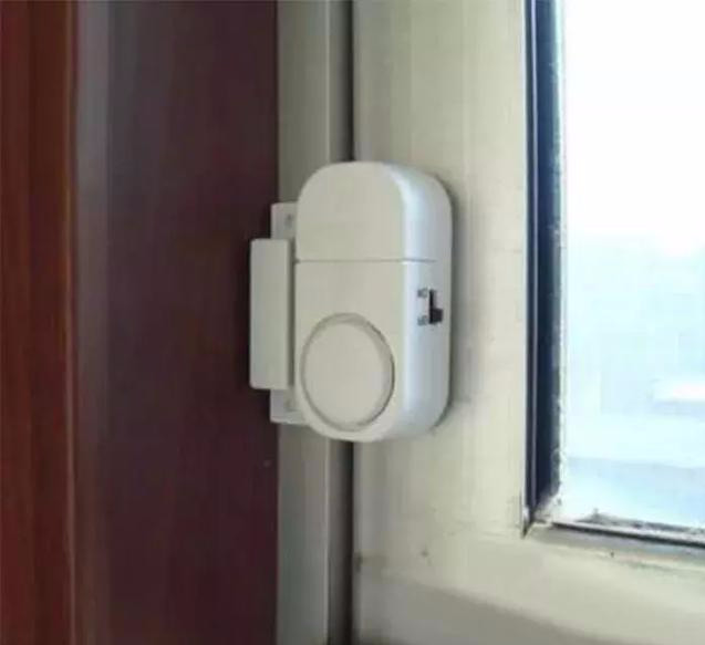 千万别再装鸟笼式防盗窗!如今流行这样装,安全防盗不遮光