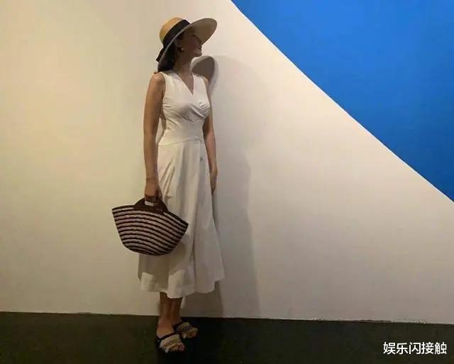 刘芳菲|央视主持刘芳菲胖了真好看,穿旗袍打扮富态,三圈赘肉照样有腰线