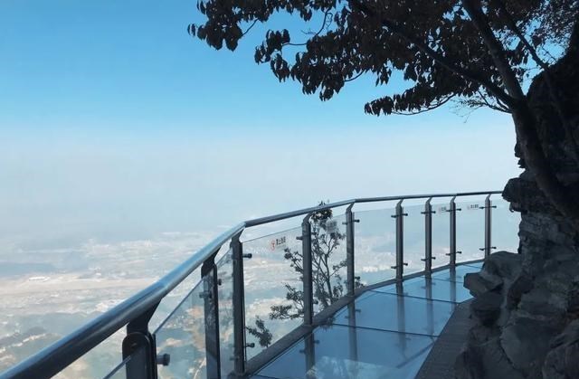 涠洲岛 5月旅行去哪里？这6处经典目的地，月薪三千也能实现“旅行自由”