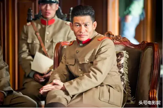 反派|《悬崖之上》这反派圈粉！承包全片笑点，演戏最惨时身上仅4毛钱