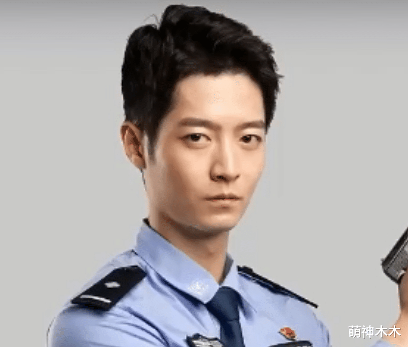 肖战|《守护解放西》24岁新警上线，神似肖战撞脸多个明星，意外走红